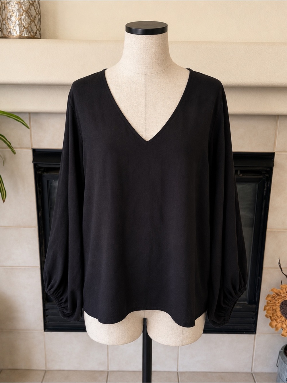 Women's Black V-Neck Long Sleeve Blouse